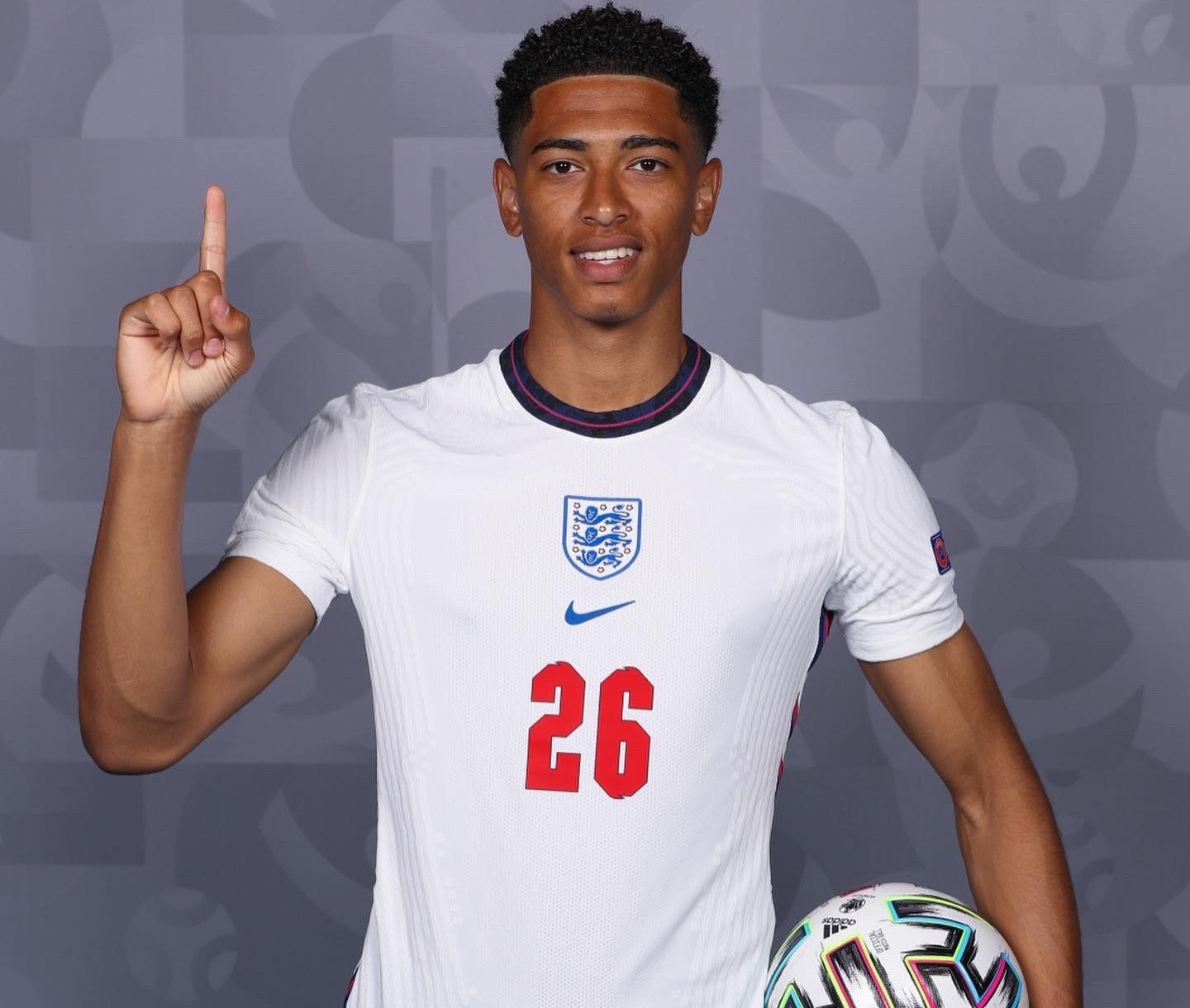 特里：我肯定同意萨拉赫的说法，他已经成为利物浦的替罪羊