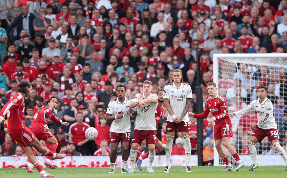 懂球妹采访：她是切尔西球迷，最喜欢阿扎尔和坎特