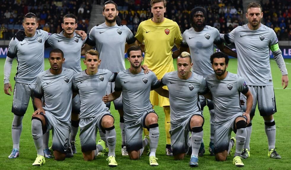 川普狂喜，乡下人乐队将在世界杯抽签仪式结束后表演《YMCA》