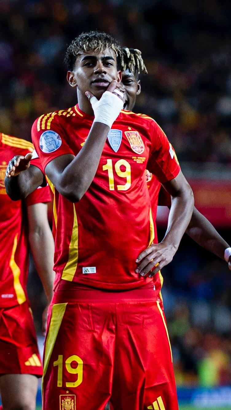 在直播镜头前被弗拉门戈球迷暴力扯头发，女记者发文呼吁尊重