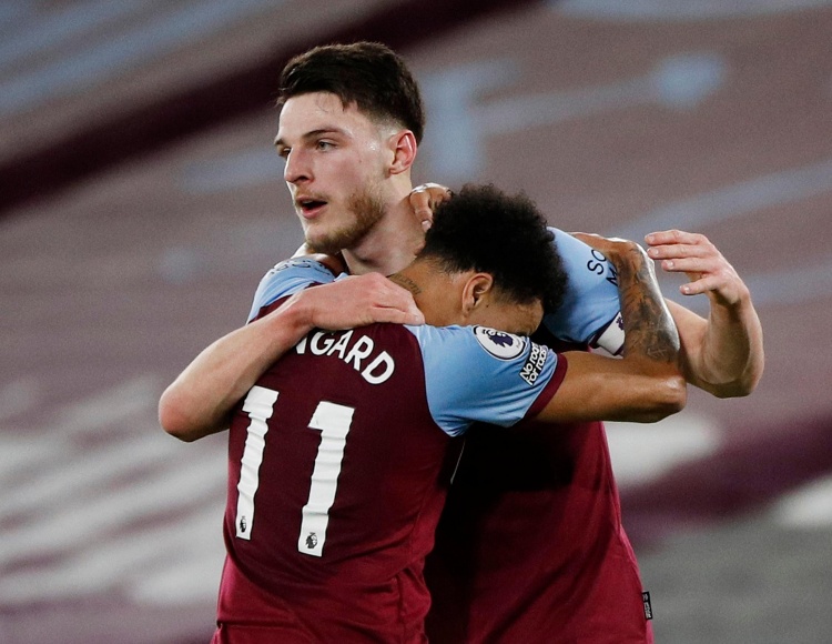 北京男篮在俱乐部杯首战惨败，内线劣势明显，外援表现疲软，青岛男篮以较大优势取胜。