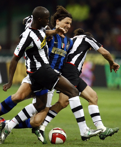 国安备战足协杯决赛，法比奥入选，韩佳奇随队助战，球队士气高昂。