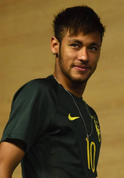 齐达内分享与樊振东切磋的照片：这年轻人球打得着实可以！