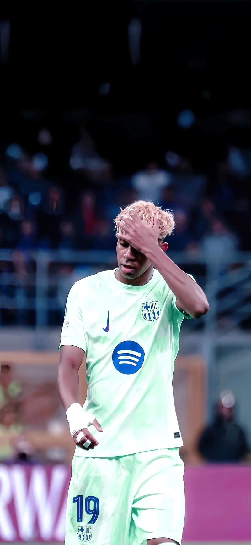 记者：西汉姆联和狼队有意利物浦边锋本-多克